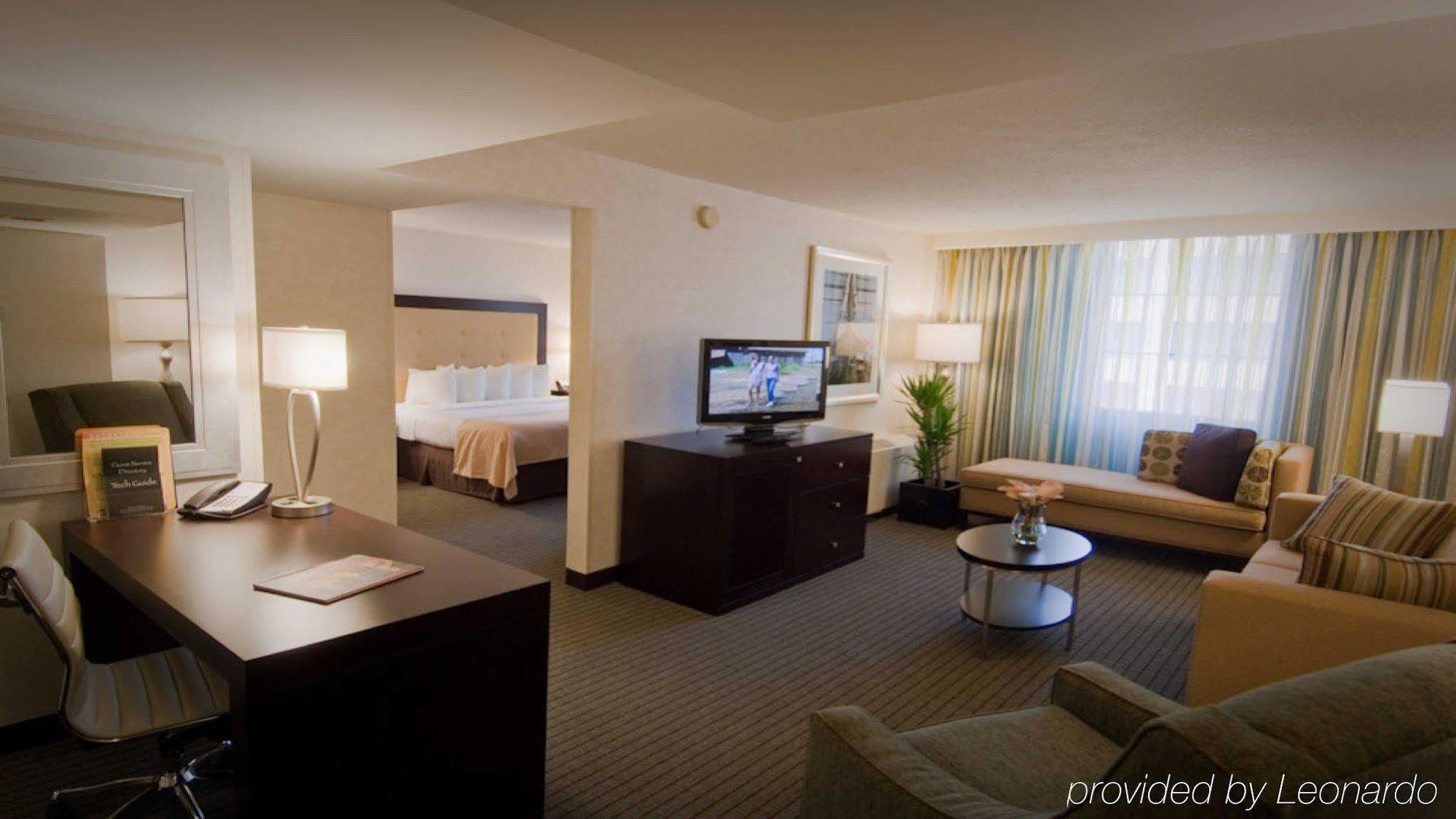 Holiday Inn Baltimore-Inner Harbor Room photo